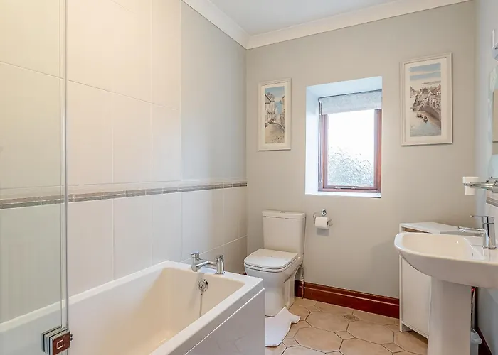 The Stables - Uk49964 *